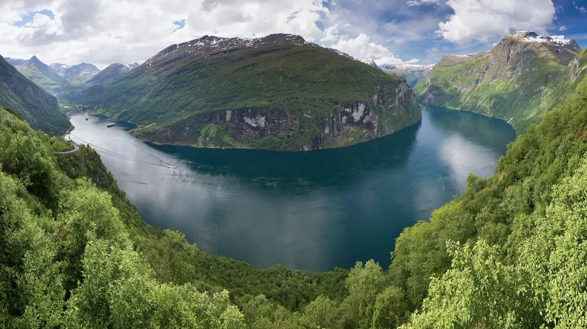 ノルウェーのフィヨルドの風景