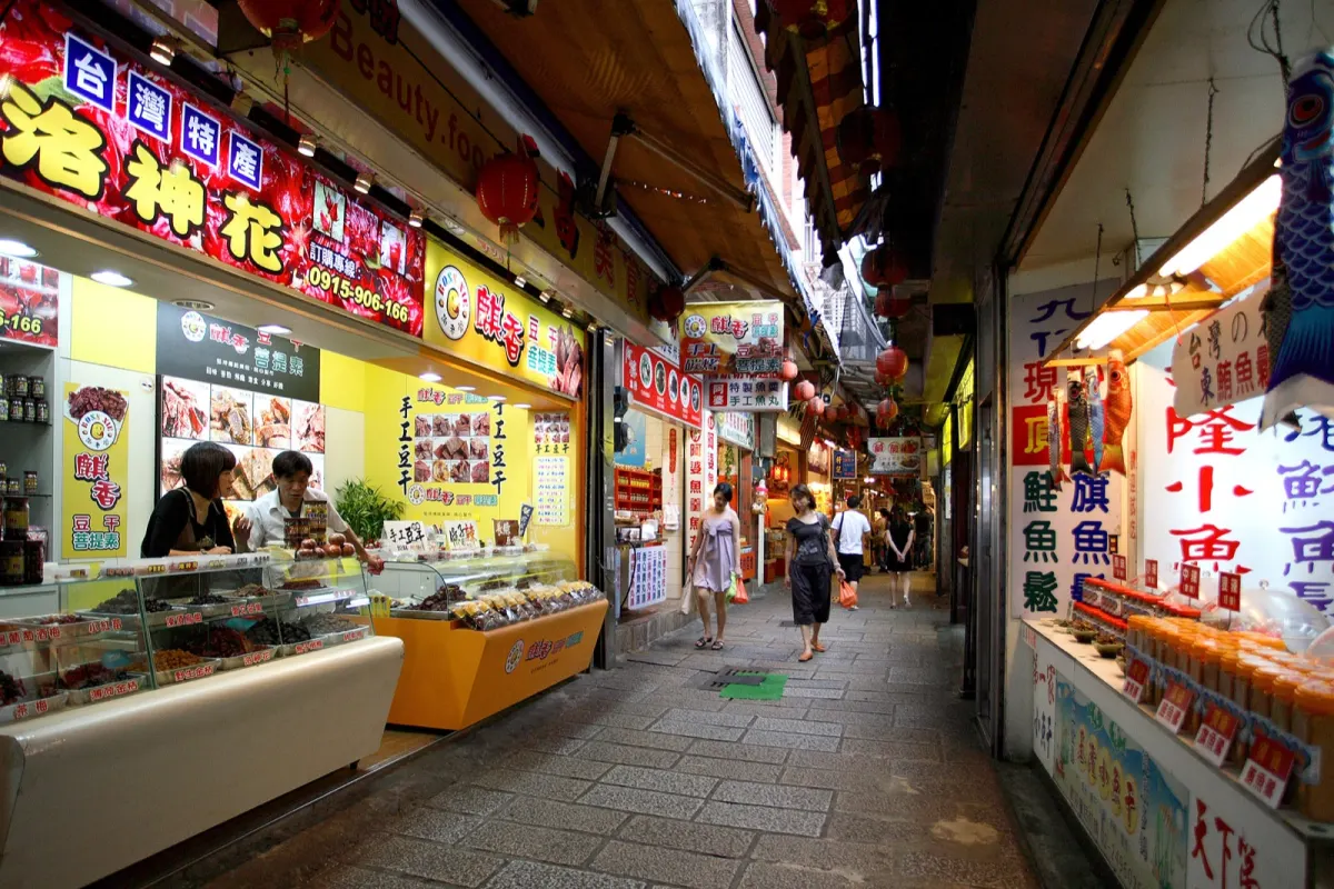 九份老街の狭い商店街