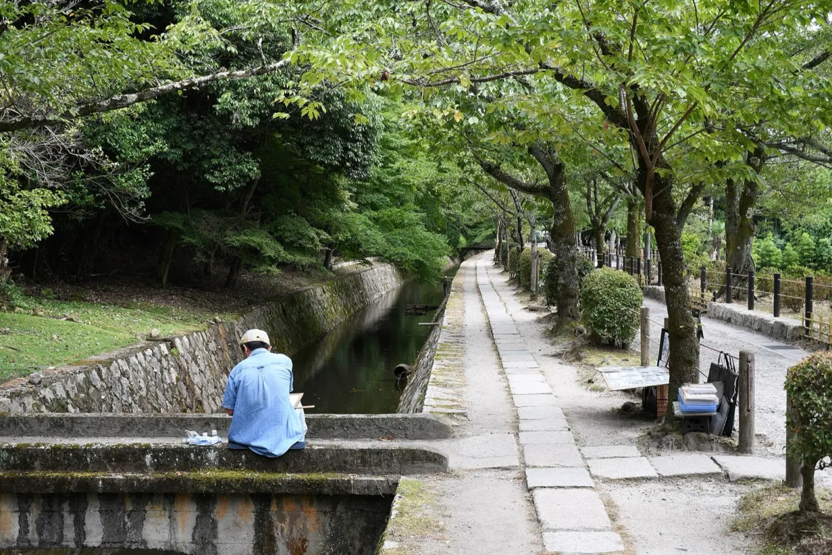 疏水沿いの平らな「哲学の道」