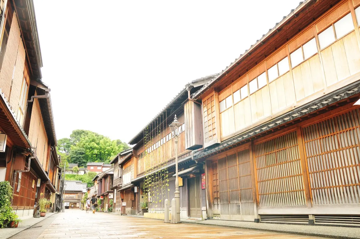 ひがし茶屋街の石畳の通り