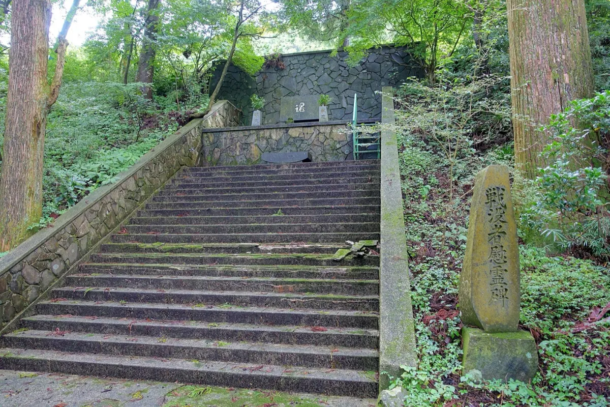 旧街道杉並木の石段