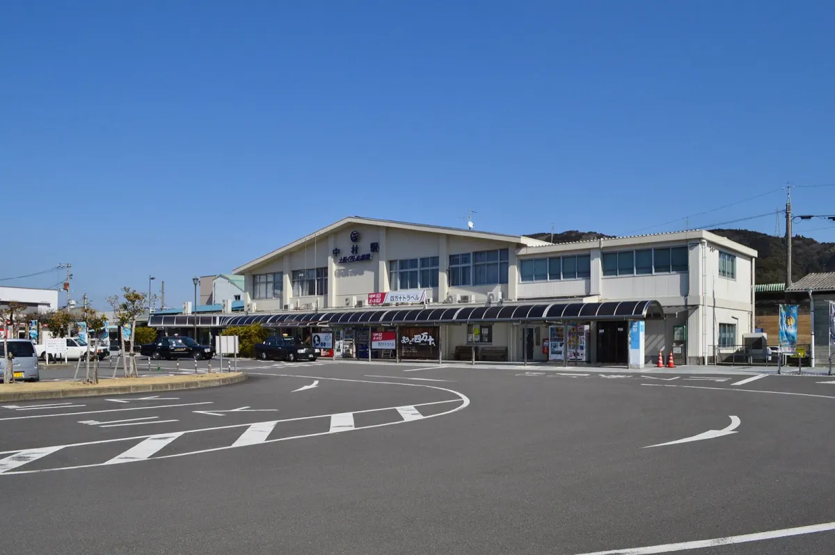 土佐くろしお鉄道・中村駅(四万十川観光の起点)